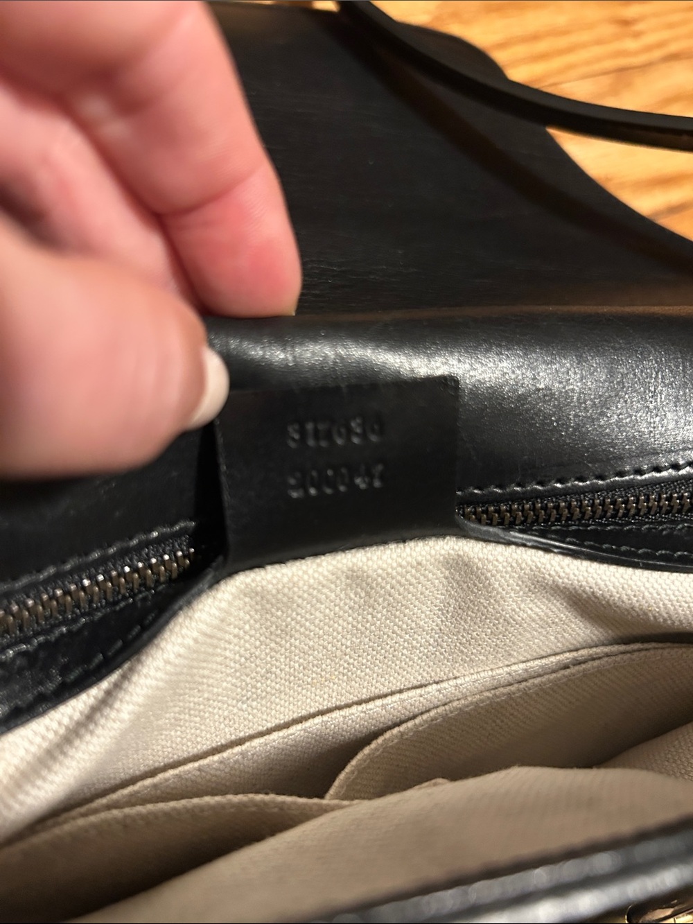 Gucci Black Leather Bag with Gold Accents - Picture 5 of 8
